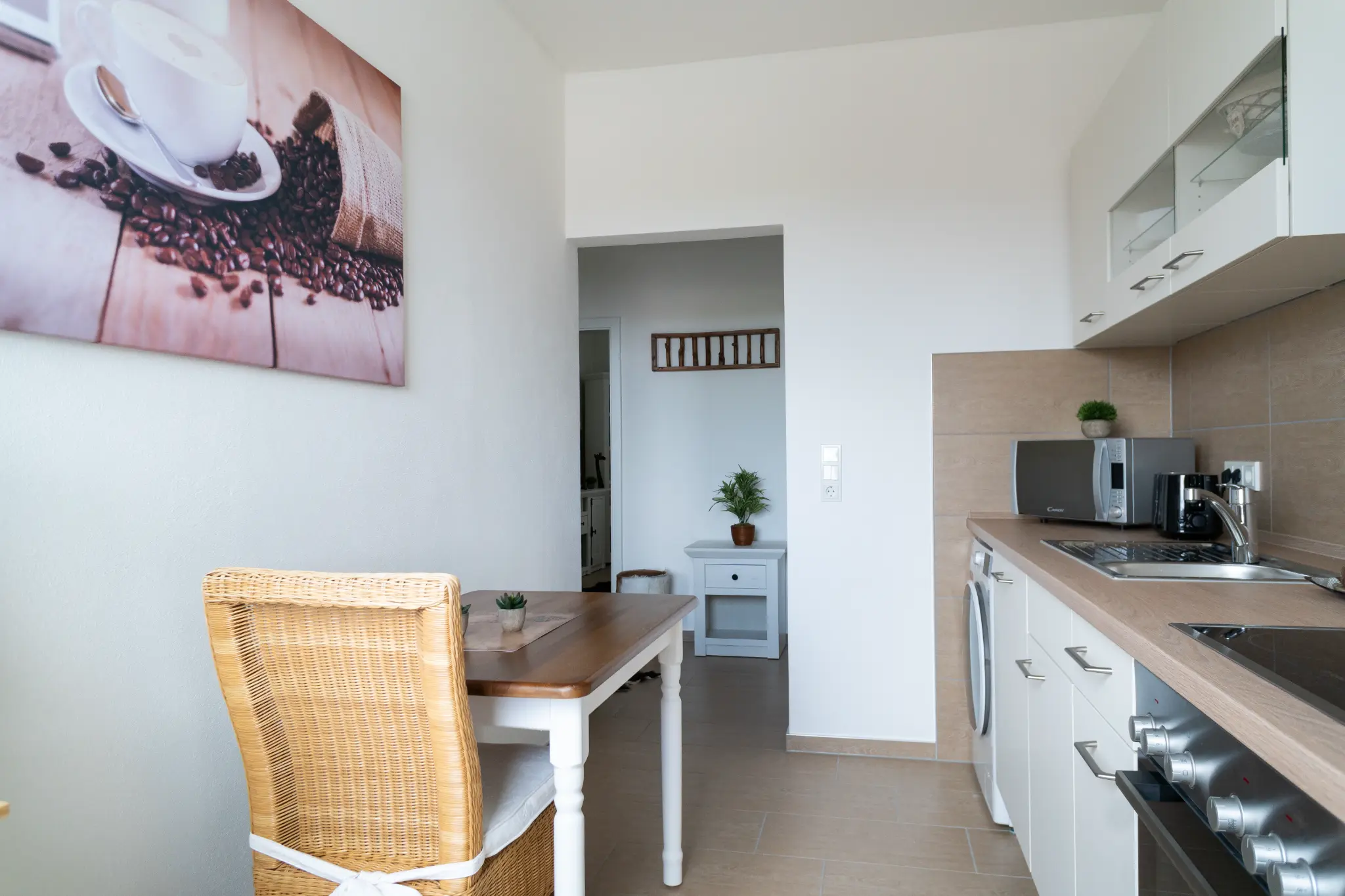 Kitchen & Dining